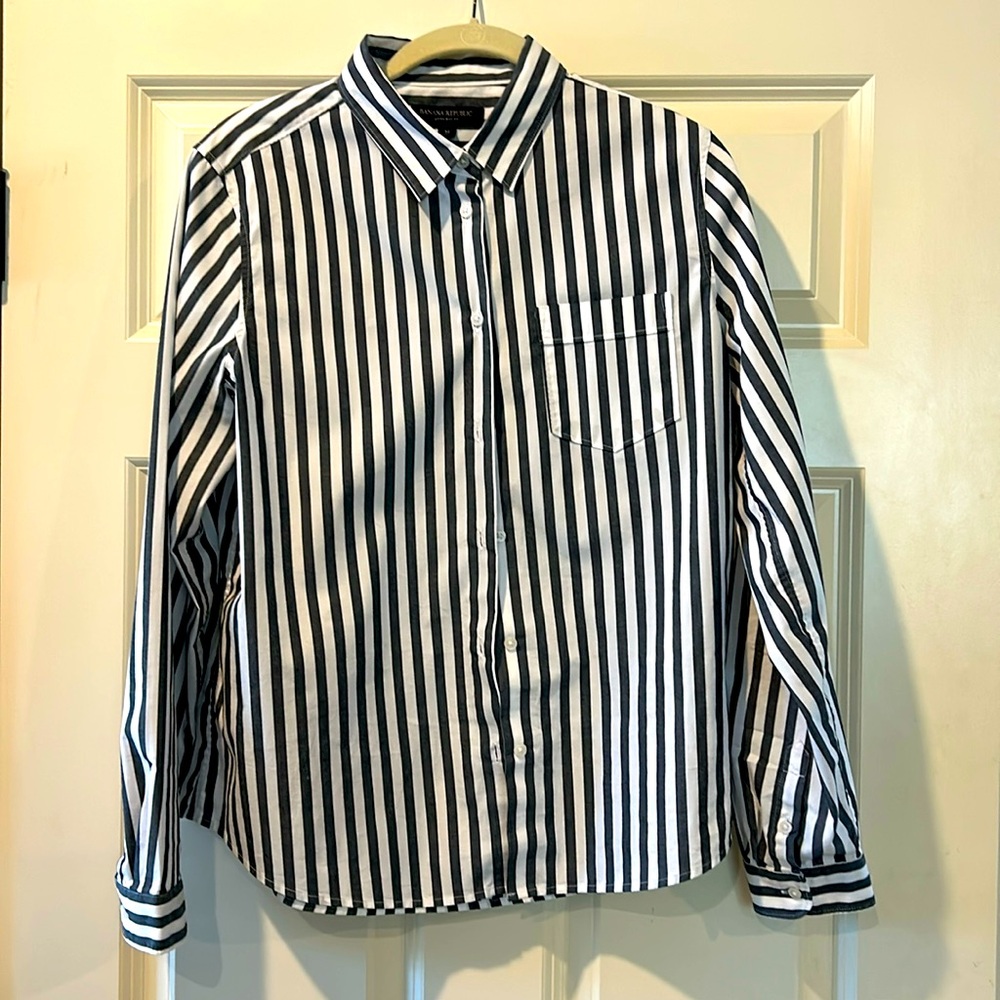 Banana Republic women’s Quinn Boy Fit stripe shirt
